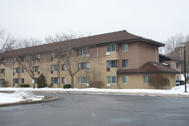 Ridgewood & Westridge Apartments in Milwaukee, WI - Building Photo - Building Photo