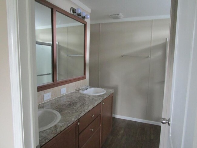 107 Spruce Ln in Leesburg, FL - Building Photo - Building Photo