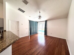 205 Paradise Woods Pl in Davenport, FL - Building Photo - Building Photo