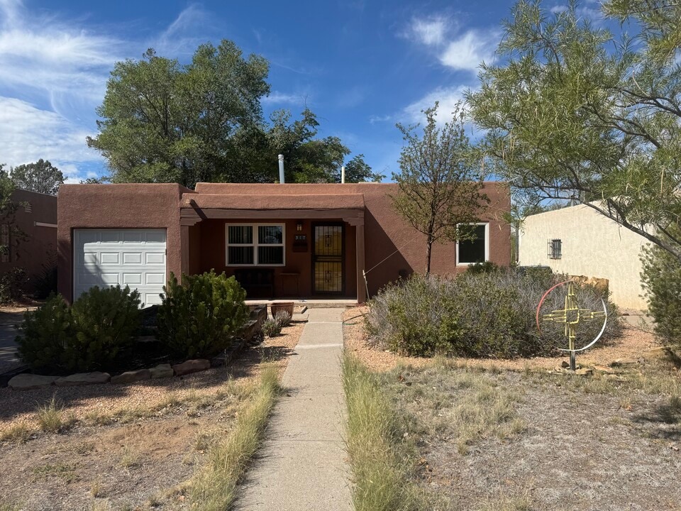317 Quincy St NE in Albuquerque, NM - Building Photo