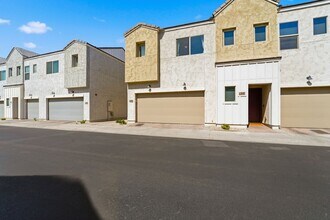 2146 W Harmont Dr in Phoenix, AZ - Building Photo - Building Photo