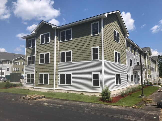 10 E Ridge Dr in Milford, NH - Building Photo - Building Photo