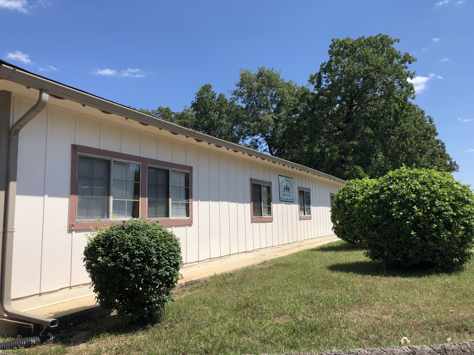 Cottage Grove Estates in Flippin, AR - Building Photo