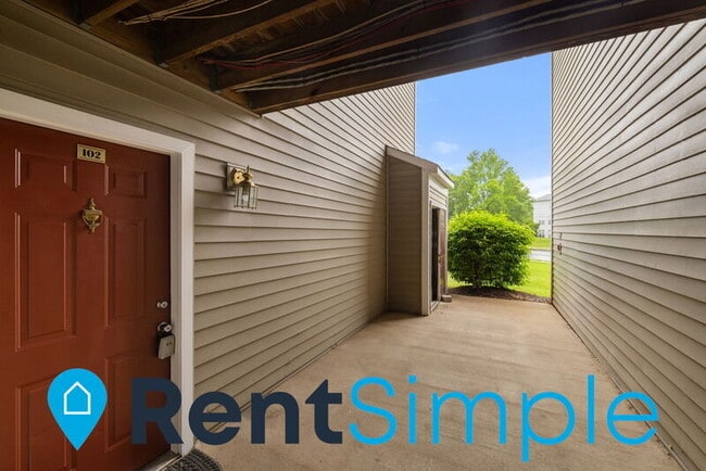 8075 Lacy Dr in Manassas, VA - Building Photo - Building Photo