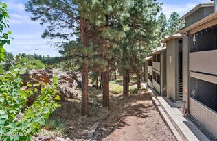 1385 W University Ave in Flagstaff, AZ - Building Photo