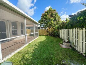 841 NW 130th Ave in Pembroke Pines, FL - Building Photo - Building Photo