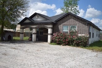 445 County Rd 5102J in Cleveland, TX - Building Photo - Building Photo