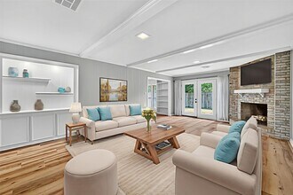 2107 Briargreen Dr in Houston, TX - Building Photo - Building Photo