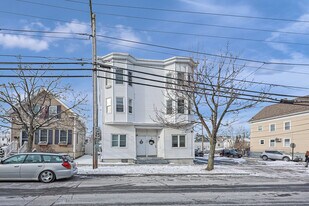 503 Wood St in Bristol, RI - Building Photo