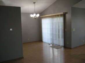 294 Le Parc Cir in Buffalo Grove, IL - Building Photo - Building Photo