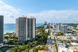 L'Hermitage Condominiums in Fort Lauderdale, FL - Building Photo - Building Photo