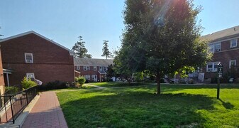 73 Hope St in Stamford, CT - Building Photo