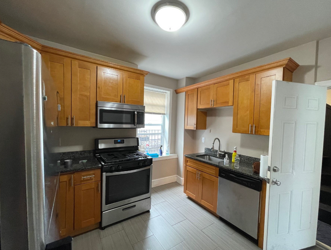 241 Maverick St, Unit 4-bed EASTIE in Boston, MA - Foto de edificio - Building Photo