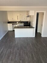 Pinebrook Villas in Downey, CA - Building Photo