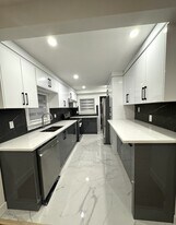 24765 Halnor Ave in Maple Ridge, BC - Building Photo