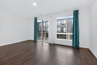 1276 Lakepointe Dr in Schaumburg, IL - Building Photo - Building Photo