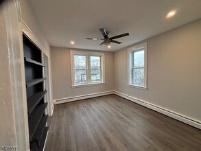 230 Watchung Ave, Unit 5 in West Orange, NJ - Foto de edificio - Building Photo