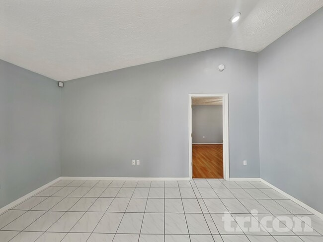 7028 Covewood Dr in Spring Hill, FL - Foto de edificio - Building Photo