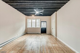 239 Water St in Belvidere, NJ - Foto de edificio - Building Photo