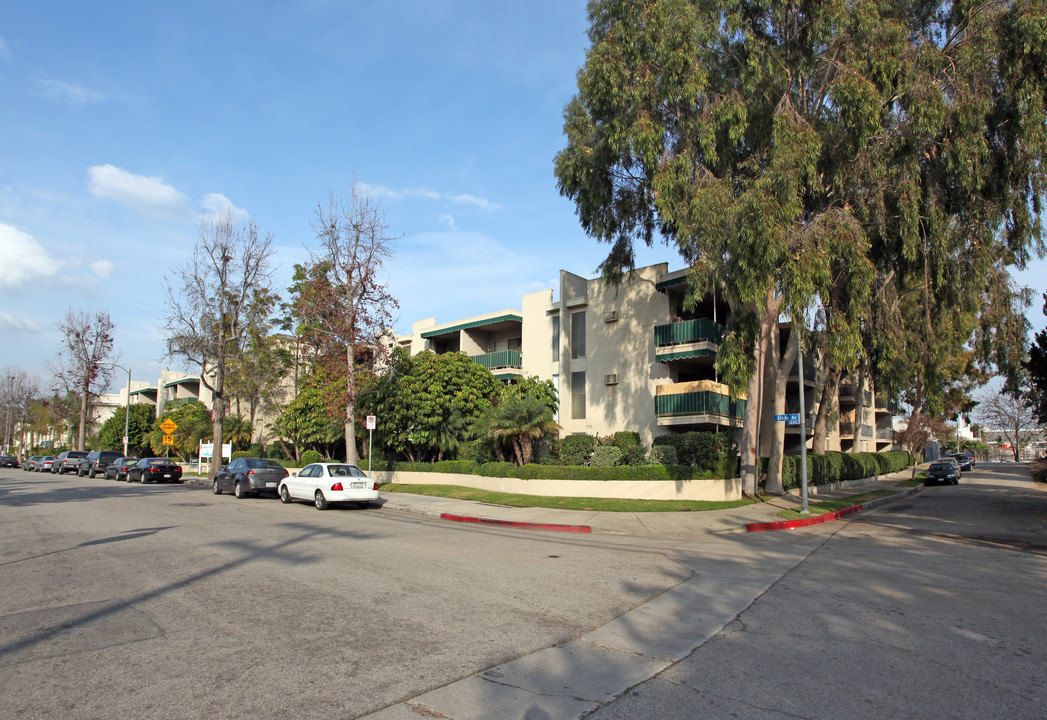 Canoga Terrace Apartments in Woodland Hills, CA - Building Photo