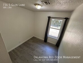 734 S Glen Ln in Mustang, OK - Building Photo - Building Photo