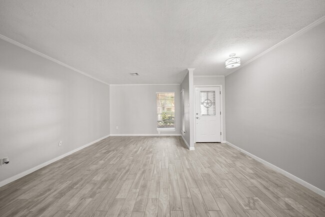 property at 5013 Camden Ln