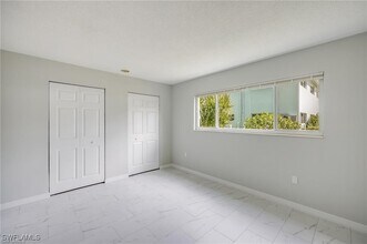 3225 E Riverside Dr in Ft. Myers, FL - Building Photo - Building Photo