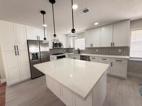 5810 Cheena Dr in Houston, TX - Building Photo - Building Photo