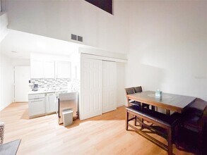 10246 Turkey Lake Rd in Orlando, FL - Building Photo - Building Photo