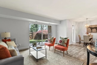 2827 Kalmia Lee Ct, Unit 102 in Falls Church, VA - Foto de edificio - Building Photo