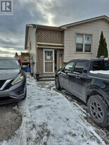 25 Wellington Ave E in Oshawa, ON - Building Photo