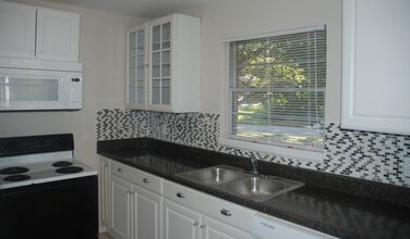 2038 Dellwood Place in Decatur, GA - Foto de edificio - Building Photo