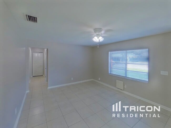 6313 S Clark Ave in Tampa, FL - Foto de edificio - Building Photo