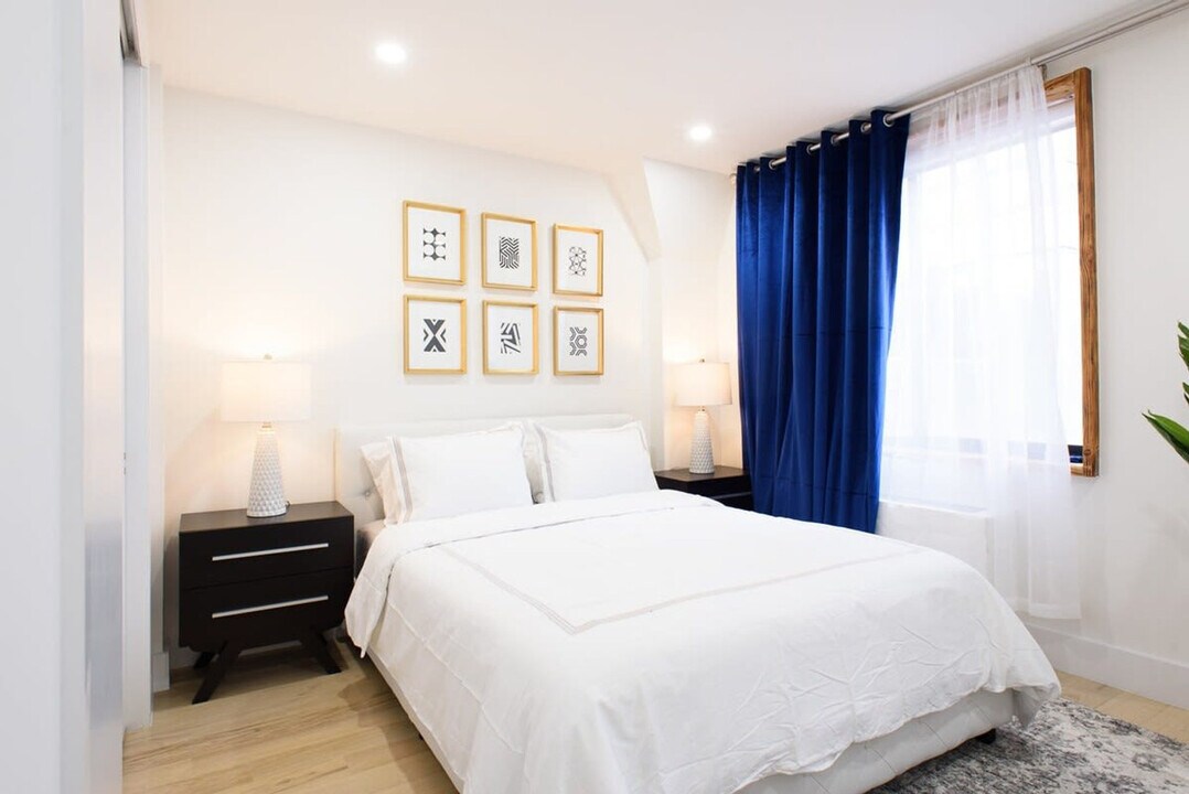 244 E 75th St in New York, NY - Building Photo