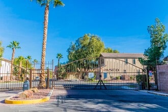 240 Wilted Jasmine Ct in Las Vegas, NV - Building Photo - Building Photo