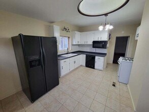 3221 S Harrison St in Fort Wayne, IN - Building Photo - Building Photo