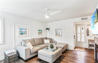 12 Corniche Dr, Unit Unit A in Dana Point, CA - Foto de edificio - Building Photo