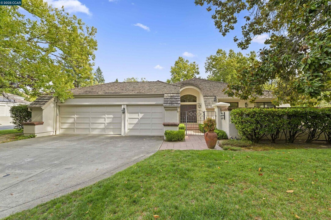 51 Deer Meadow Ln in Danville, CA - Building Photo