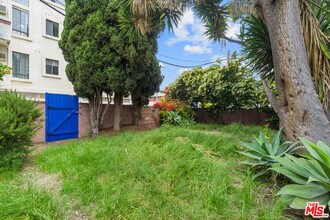 3972 Keeshen Dr in Los Angeles, CA - Building Photo - Building Photo