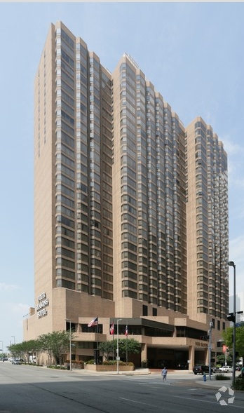 Four Seasons Hotel Residences in Houston, TX - Building Photo