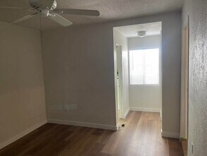 241 E 8th St in Upland, CA - Foto de edificio - Building Photo