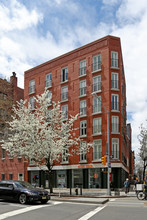 513-515 Hudson St in New York, NY - Building Photo - Building Photo