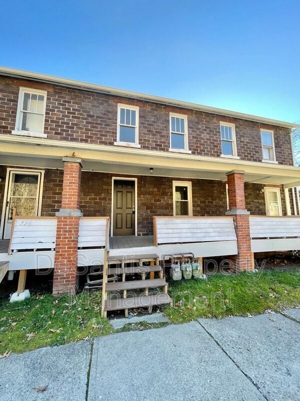 property at 724 E 7th Ave