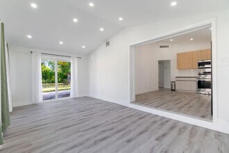 113 SE 8th Ave in Boynton Beach, FL - Building Photo - Building Photo