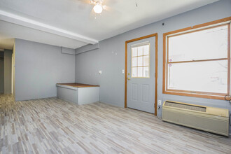 1316 22nd St in Des Moines, IA - Building Photo - Interior Photo