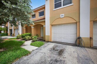 513 Talia Cir in Palm Springs, FL - Building Photo - Building Photo