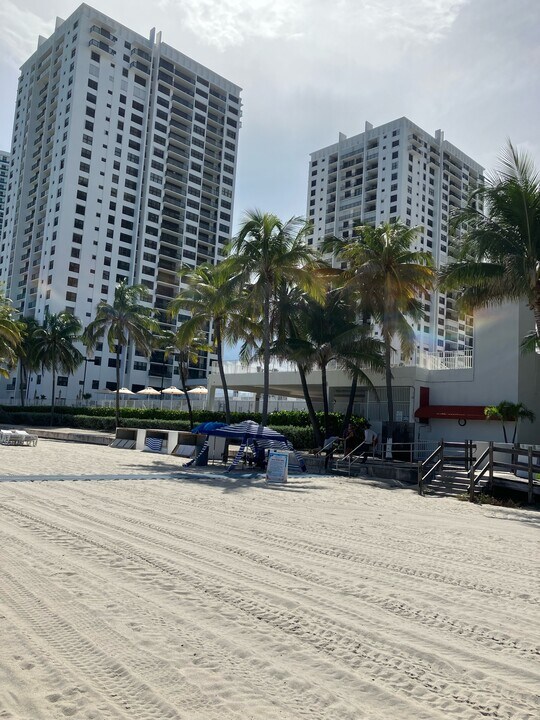 2401 S Ocean Dr, Unit 1705 in Hollywood, FL - Building Photo