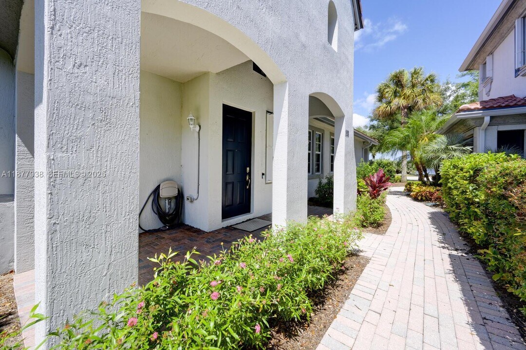 198 Evergrene Pkwy in Palm Beach Gardens, FL - Building Photo