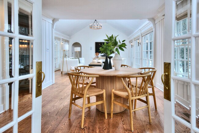 53 Sylvan Rd N in Westport, CT - Building Photo - Building Photo