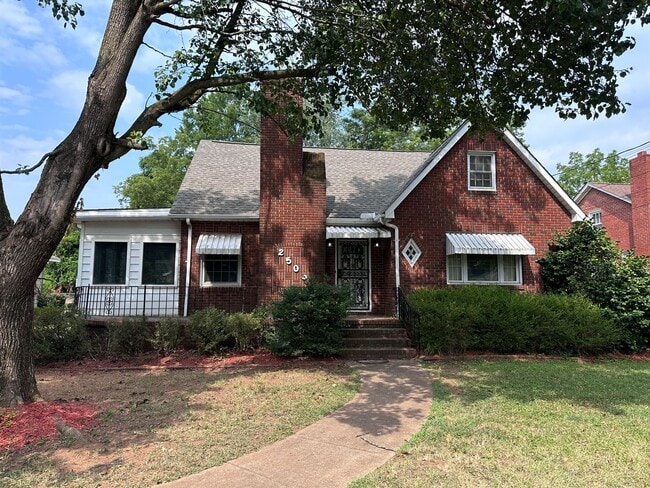 property at 2505 Tuckaseegee Rd
